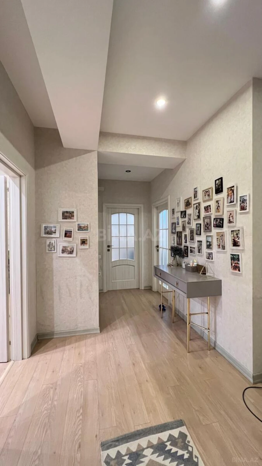 Satılır 5 otaqlı mənzil 240 m²