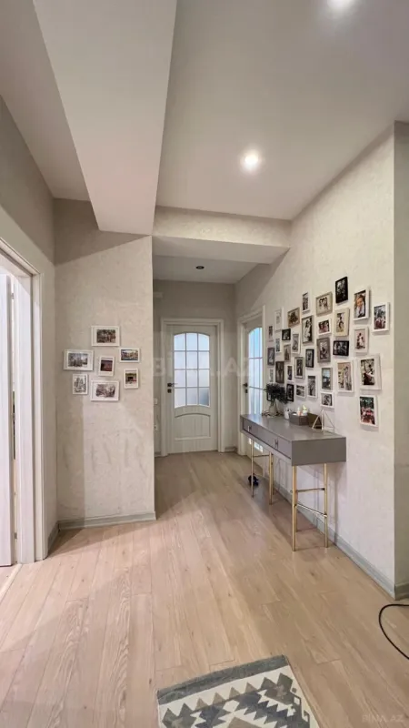 Satılır 5 otaqlı mənzil 240 m²