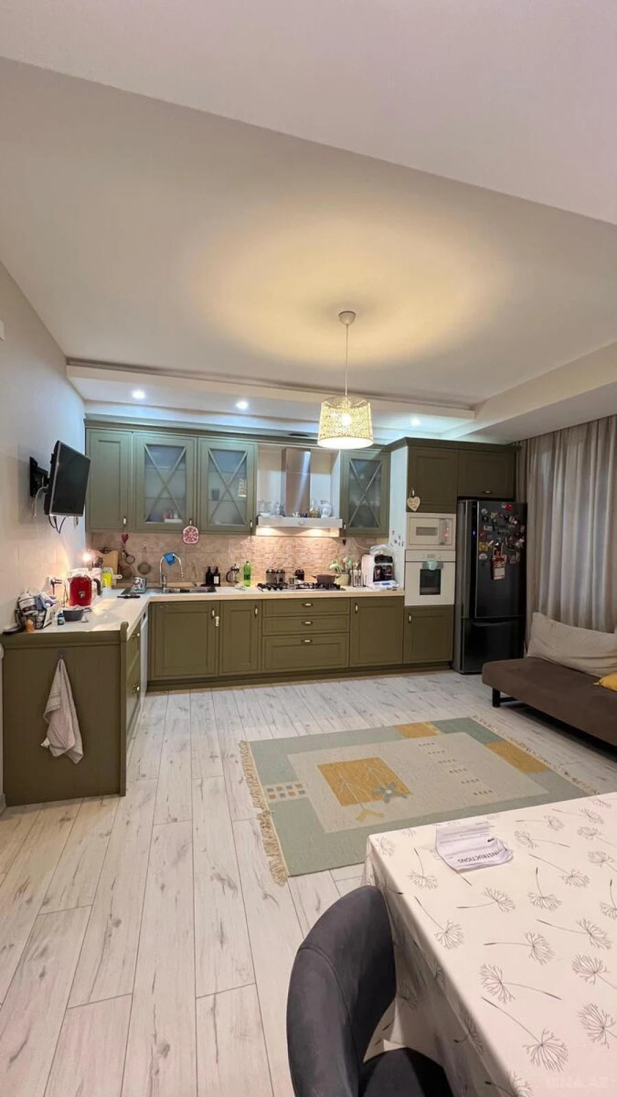 Satılır 5 otaqlı mənzil 240 m²