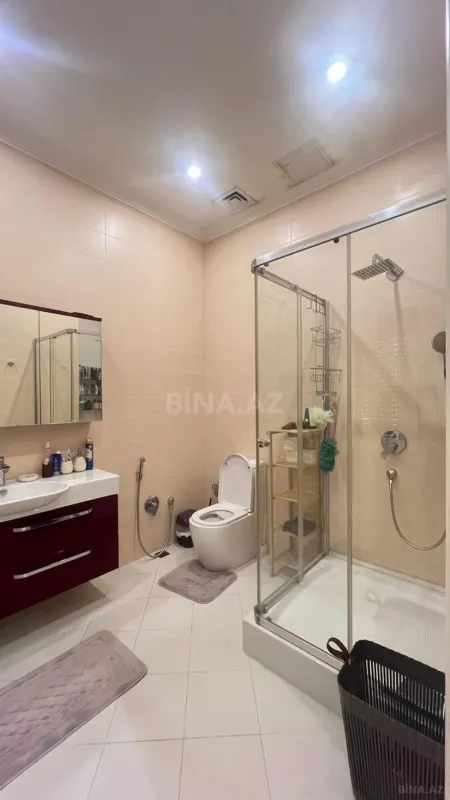 Satılır 5 otaqlı mənzil 240 m²