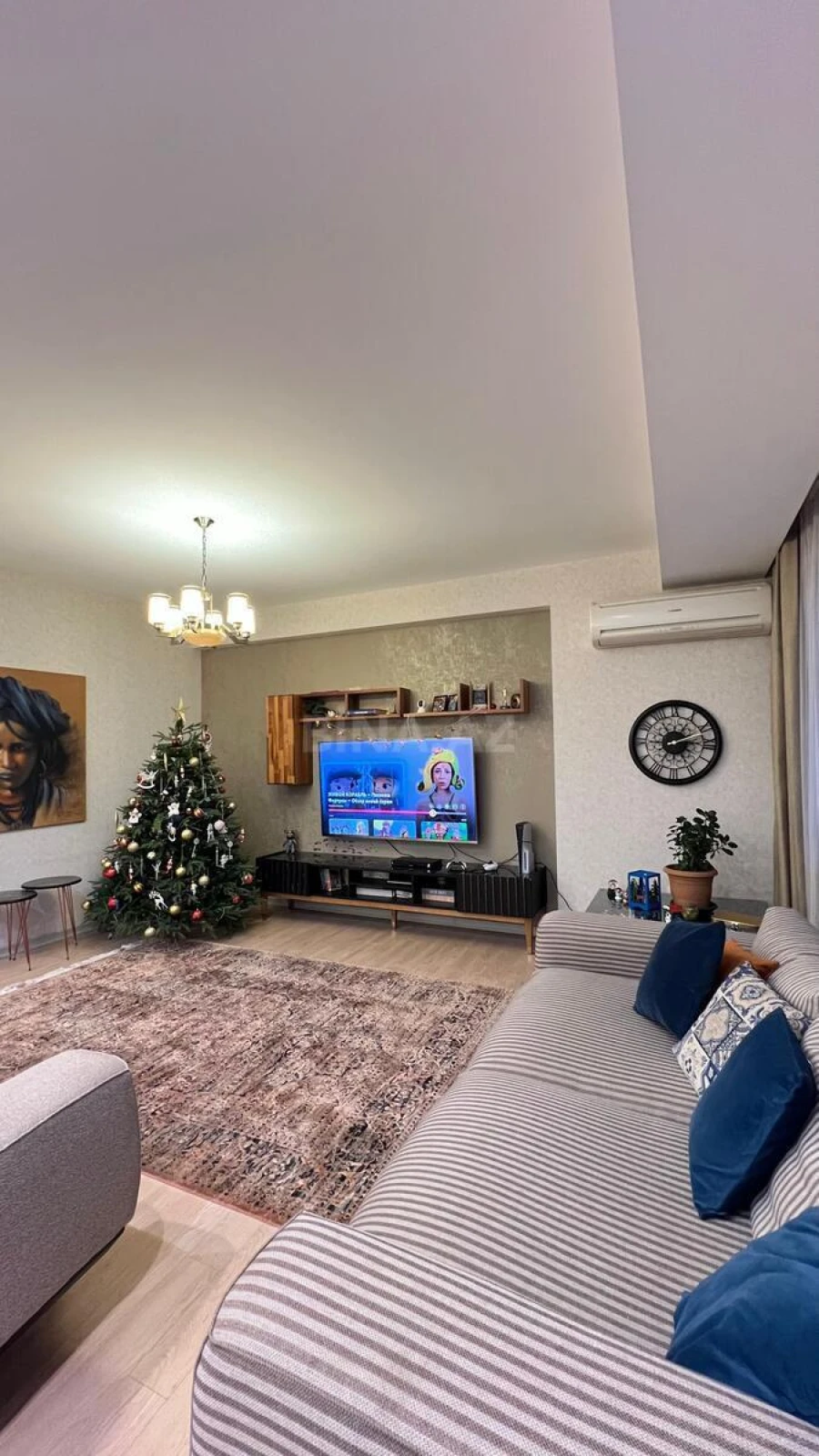 Satılır 5 otaqlı mənzil 240 m²