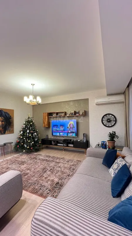 Satılır 5 otaqlı mənzil 240 m²