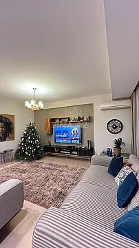 Satılır 5 otaqlı mənzil 240 m²