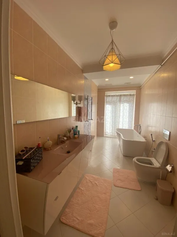 Satılır 5 otaqlı mənzil 240 m²