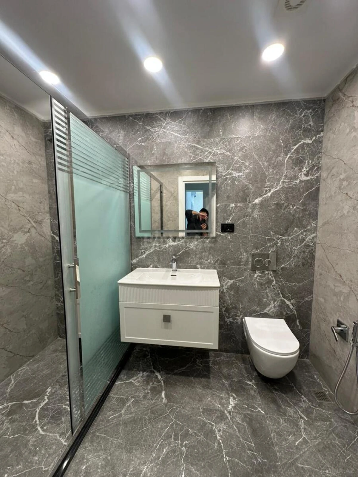 Kirayə verilir 3 otaqlı mənzil 114 m²