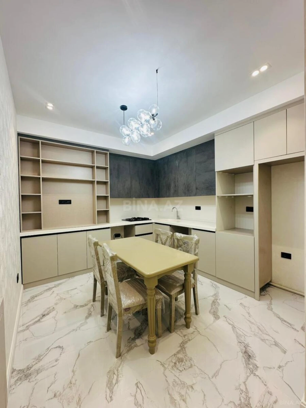 Kirayə verilir 3 otaqlı mənzil 114 m²