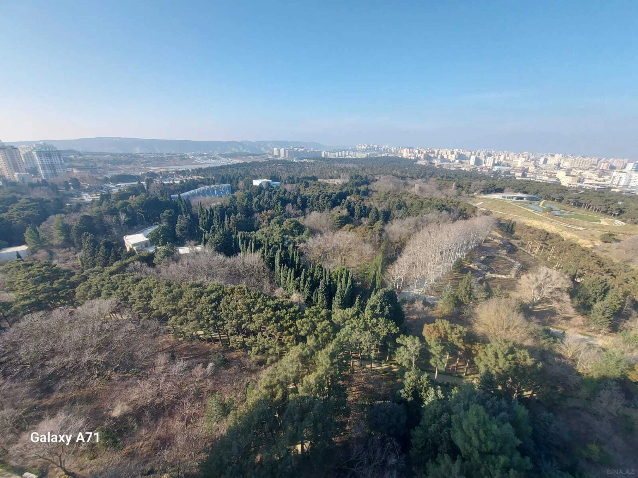 Satılır 4 otaqlı mənzil 161 m²