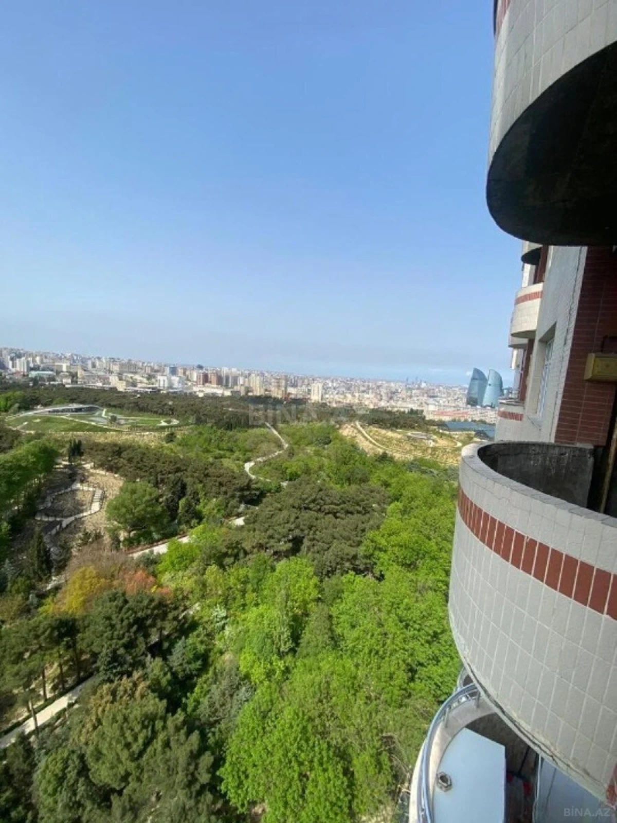 Satılır 4 otaqlı mənzil 161 m²