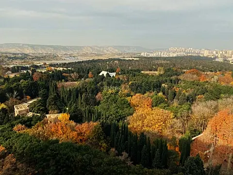 Satılır 4 otaqlı mənzil 161 m²