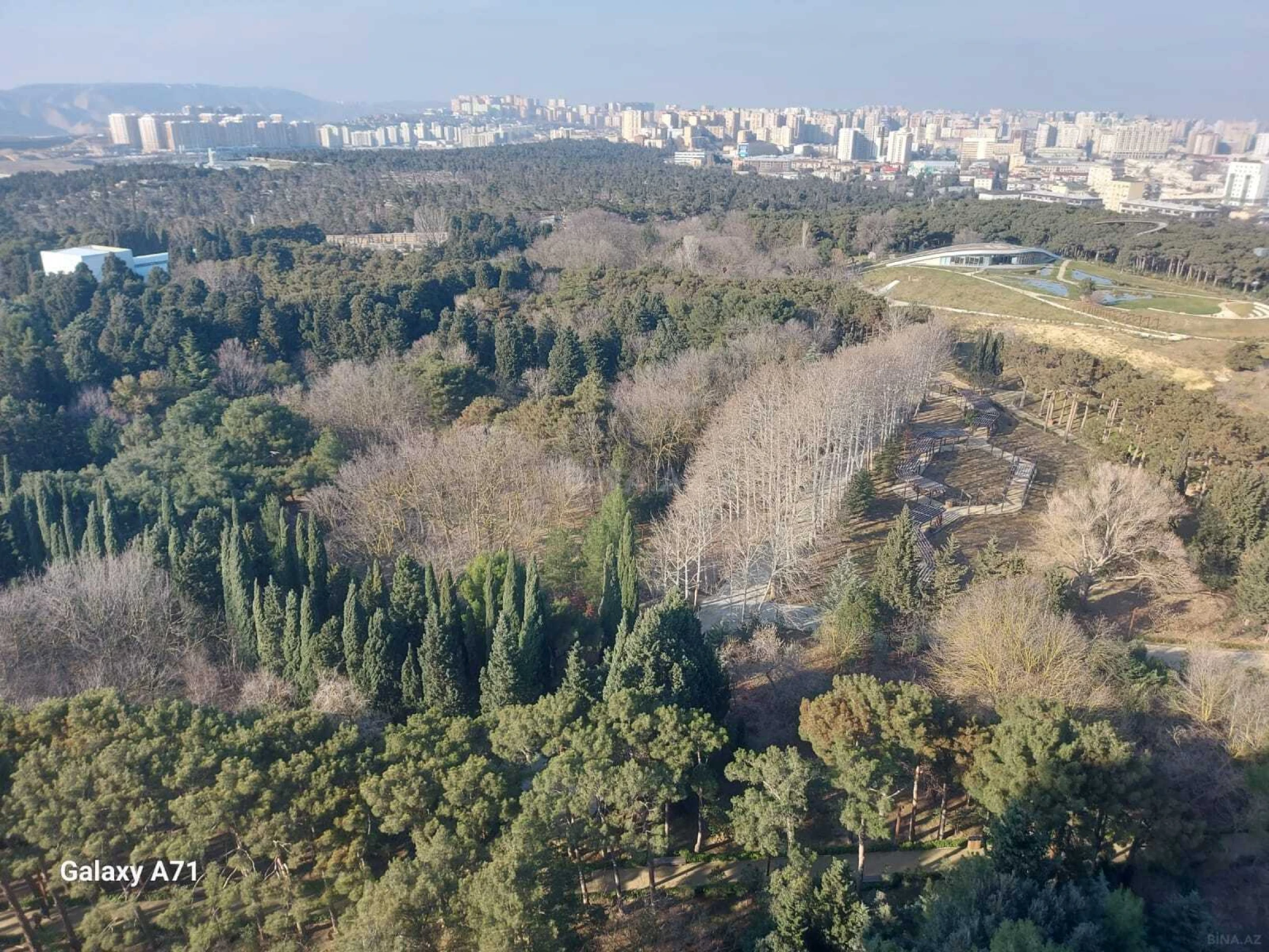 Satılır 4 otaqlı mənzil 161 m²