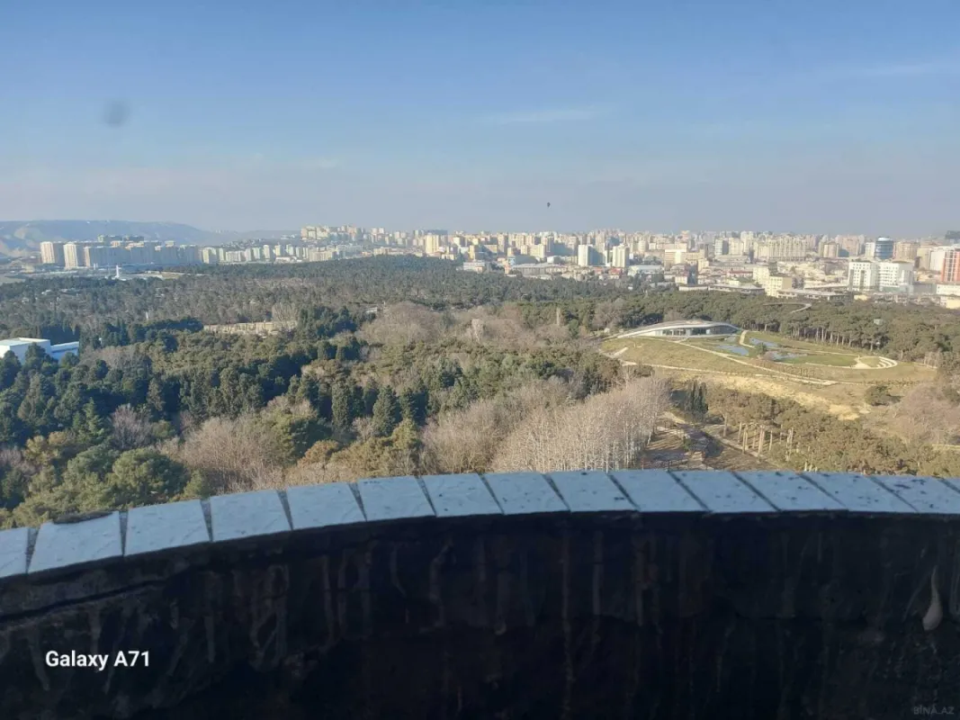 Satılır 4 otaqlı mənzil 161 m²