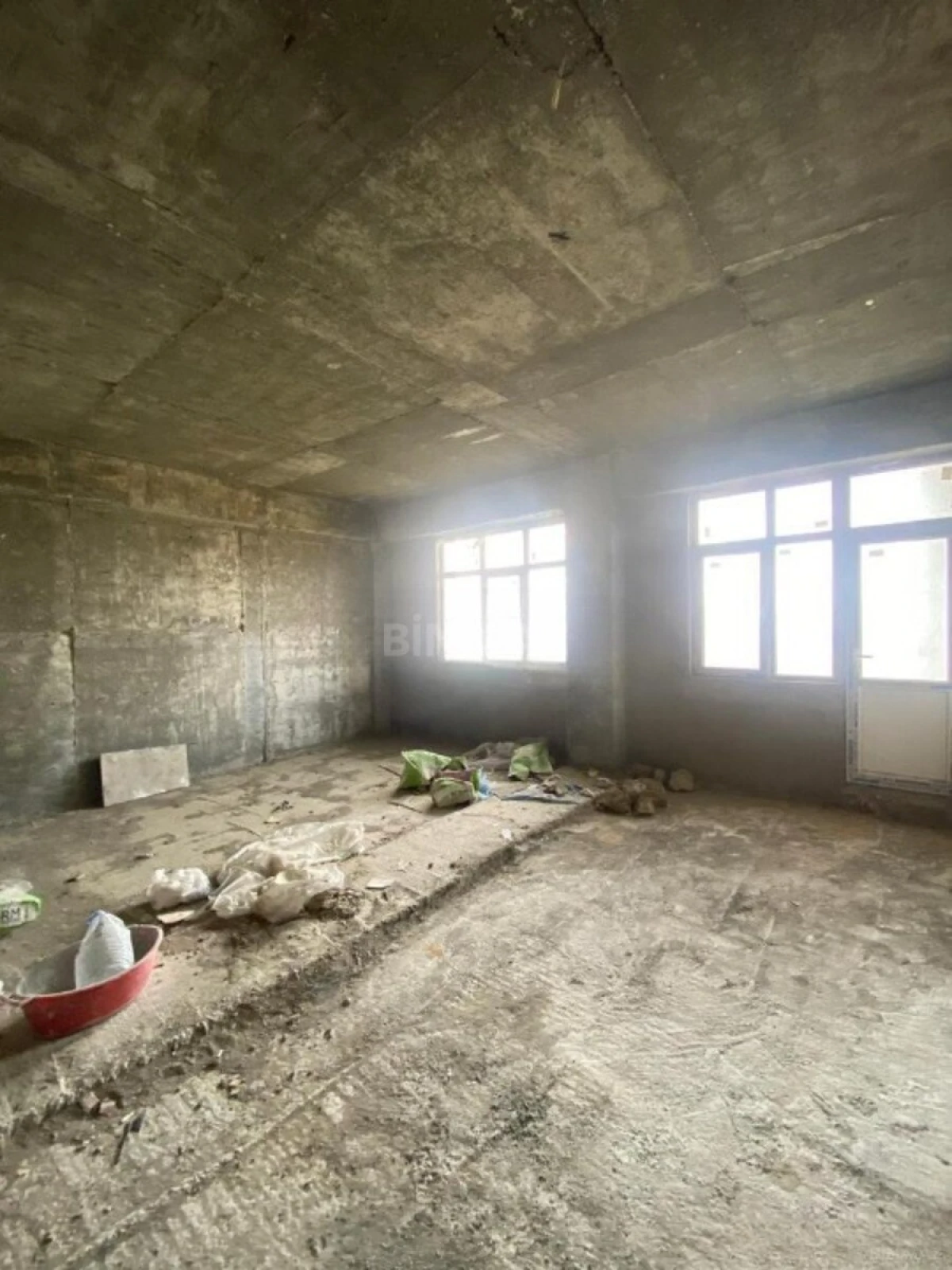 Satılır 4 otaqlı mənzil 161 m²