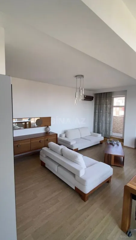 Kirayə verilir 2 otaqlı mənzil 125 m²