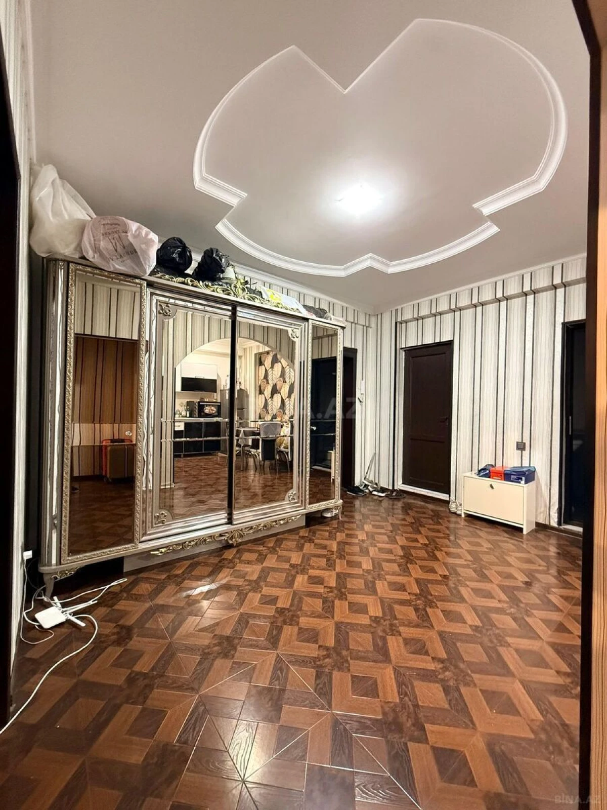 Satılır 2 otaqlı mənzil 72 m²