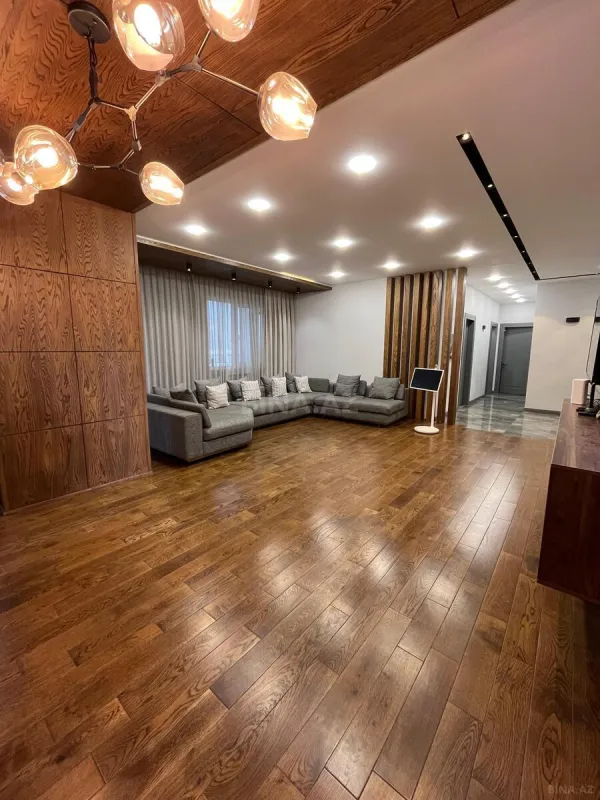 Satılır 4 otaqlı mənzil 187 m²
