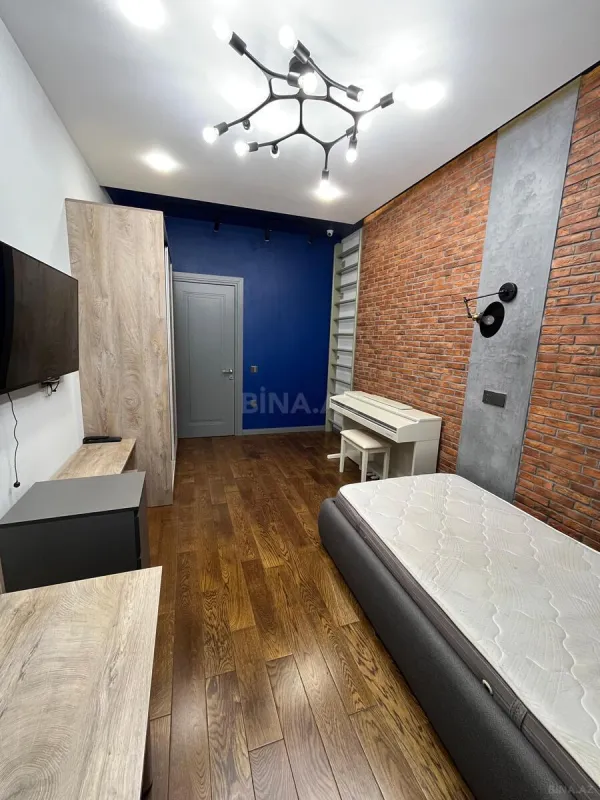 Satılır 4 otaqlı mənzil 187 m²