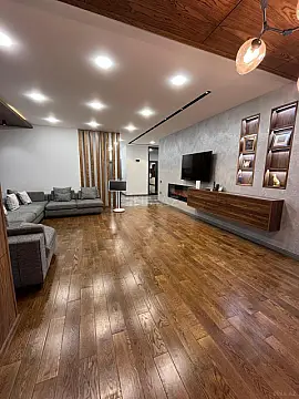 Satılır 4 otaqlı mənzil 187 m²