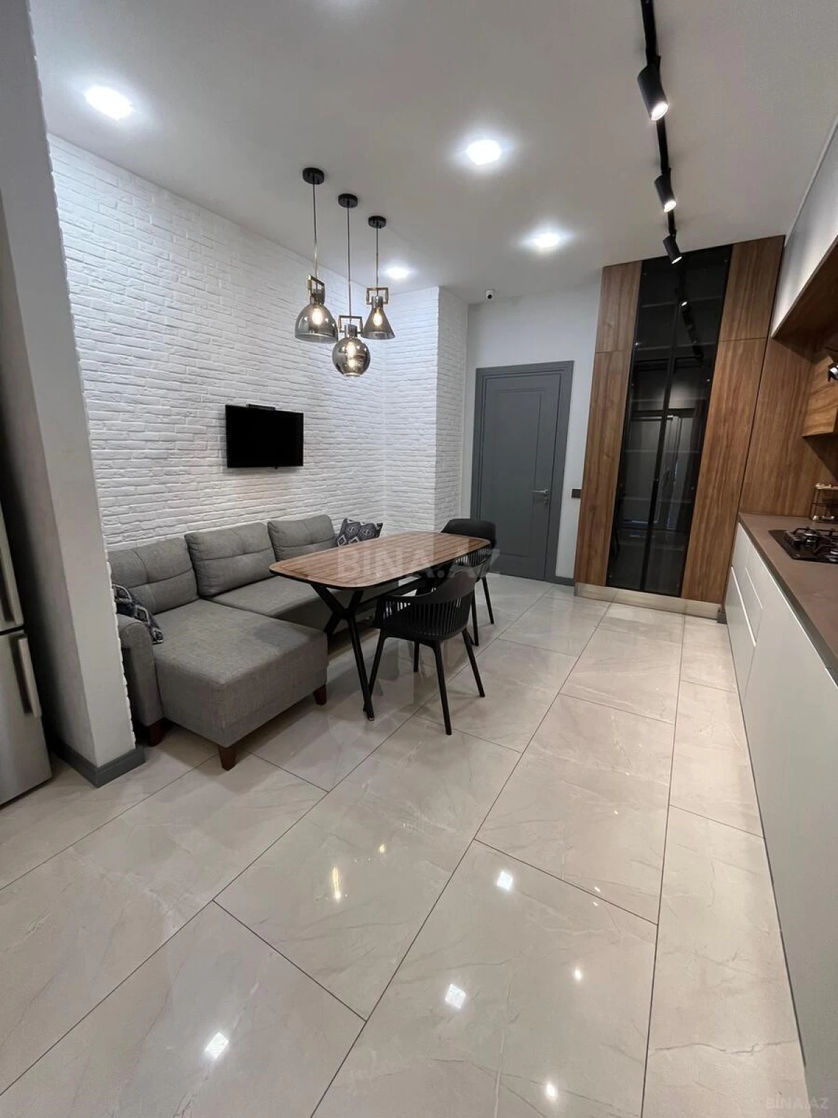 Satılır 4 otaqlı mənzil 187 m²