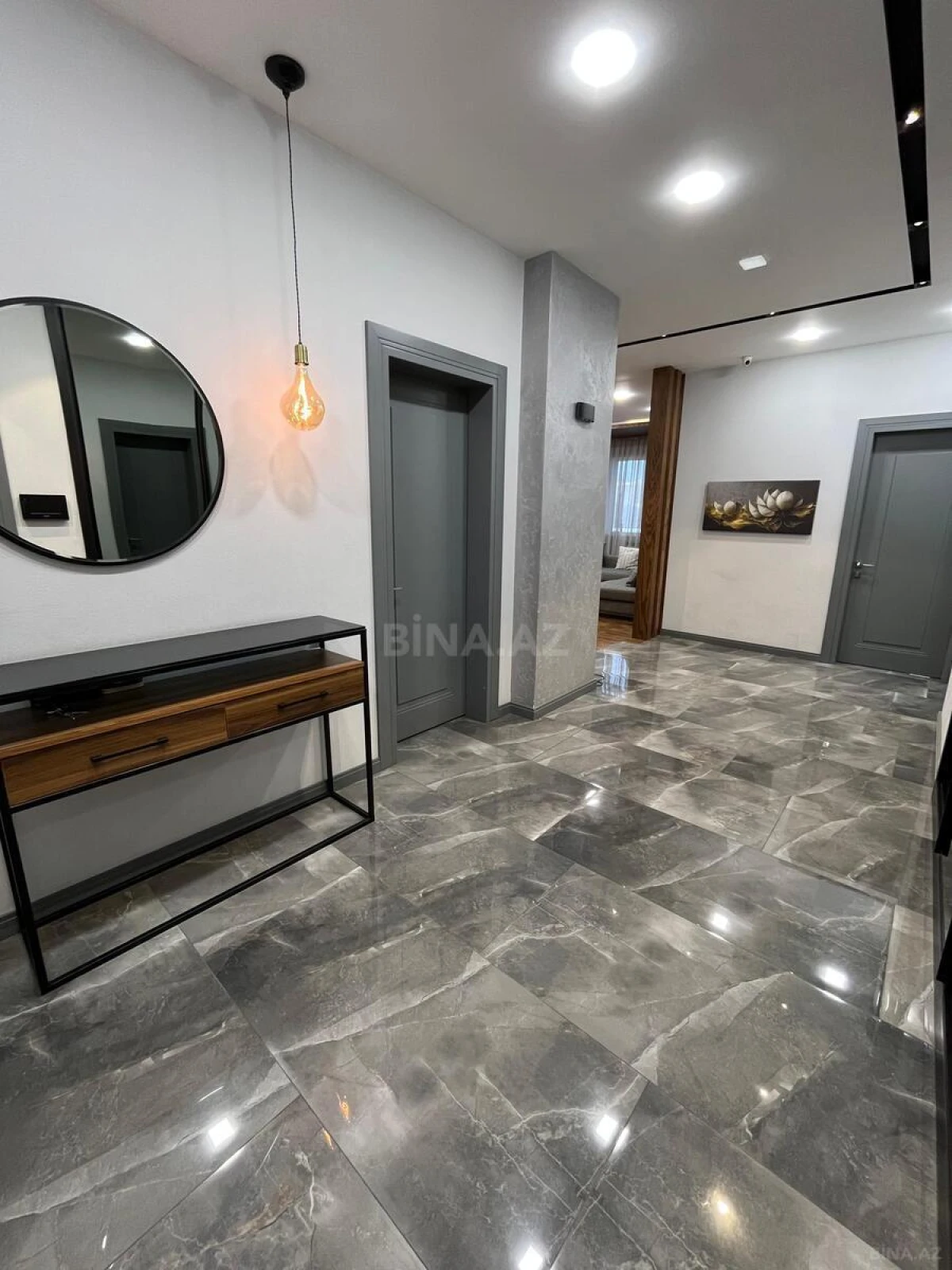 Satılır 4 otaqlı mənzil 187 m²
