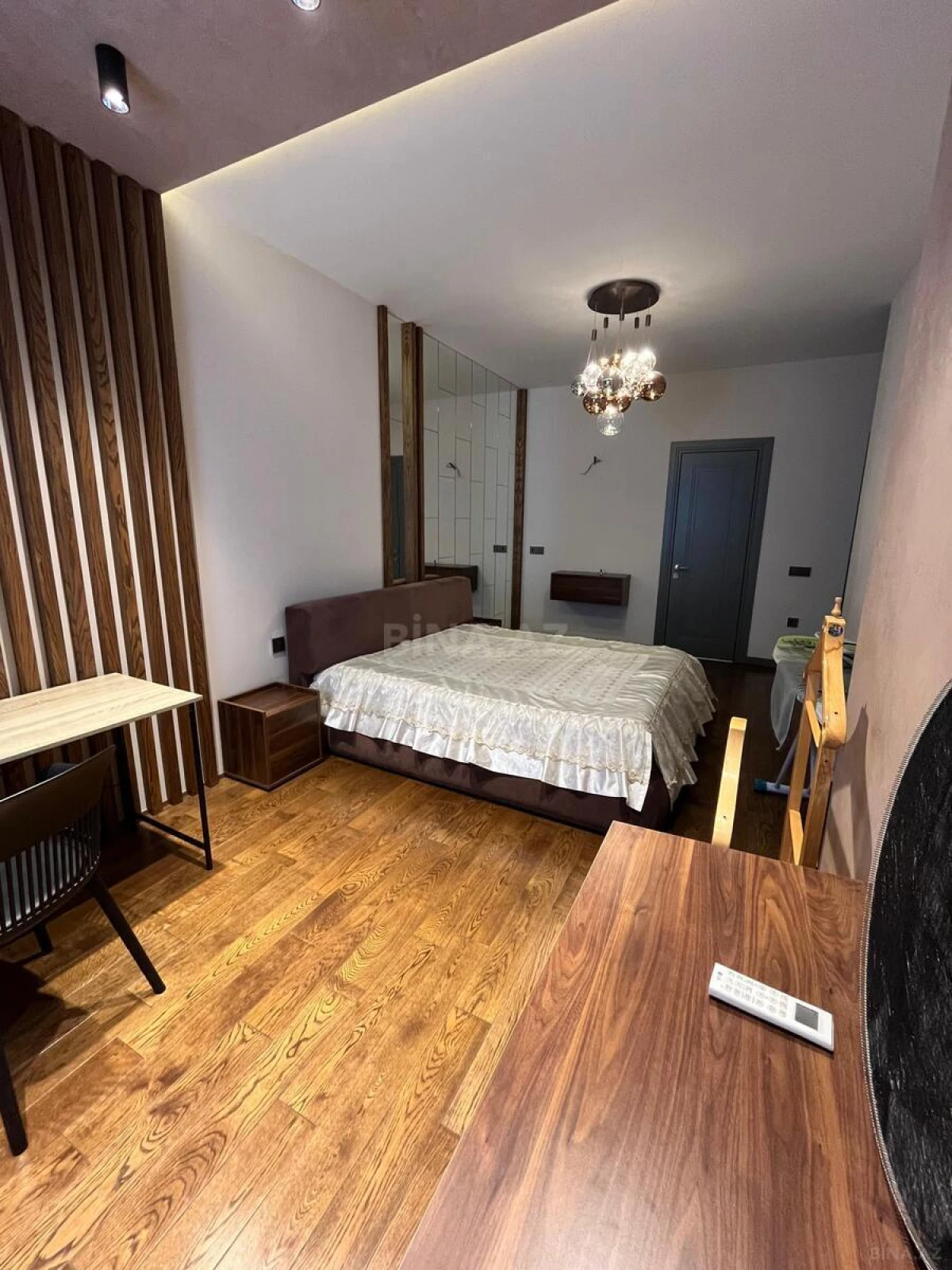 Satılır 4 otaqlı mənzil 187 m²