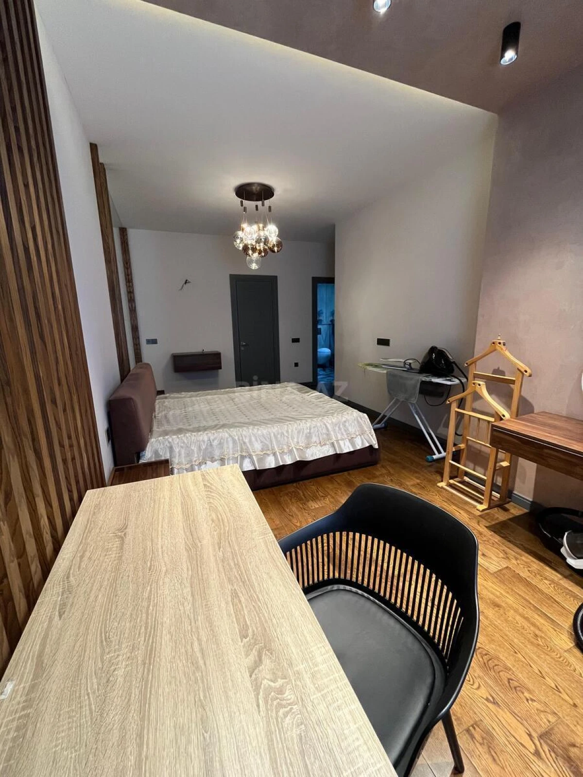 Satılır 4 otaqlı mənzil 187 m²