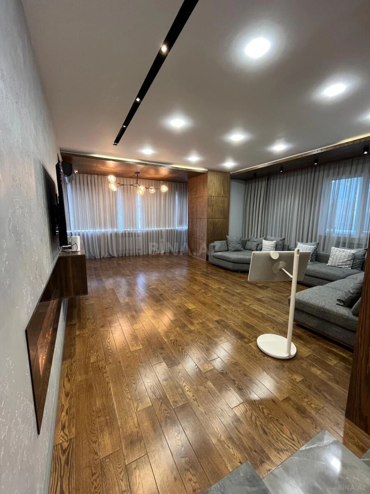 Satılır 4 otaqlı mənzil 187 m²