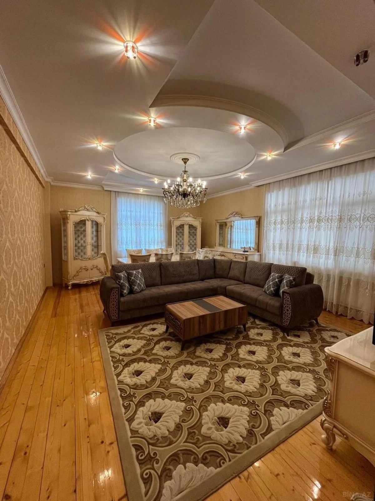 Satılır 3 otaqlı mənzil 145 m²