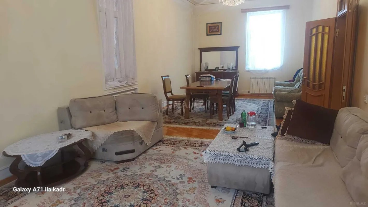 Satılır 7 otaqlı həyət evi 350 m²