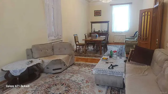 Satılır 7 otaqlı həyət evi 350 m²