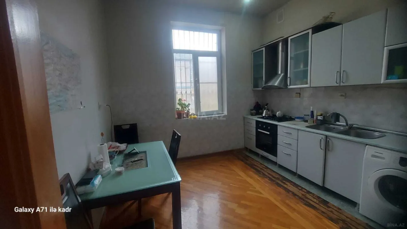 Satılır 7 otaqlı həyət evi 350 m²
