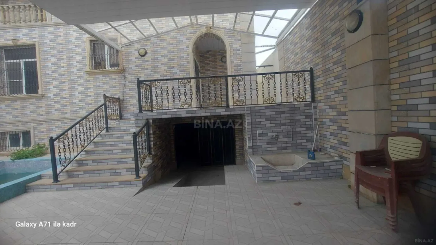 Satılır 7 otaqlı həyət evi 350 m²