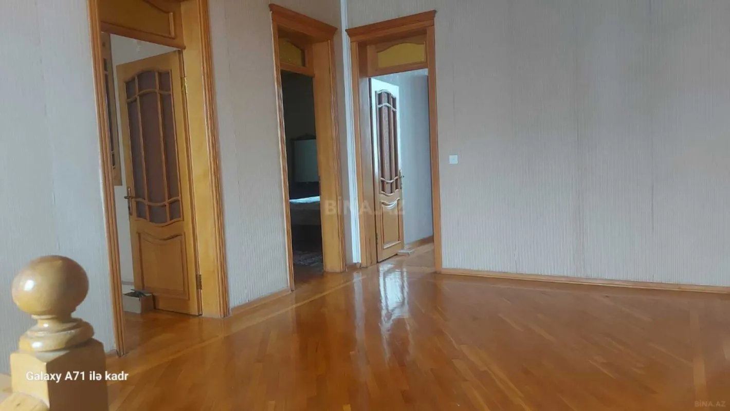 Satılır 7 otaqlı həyət evi 350 m²