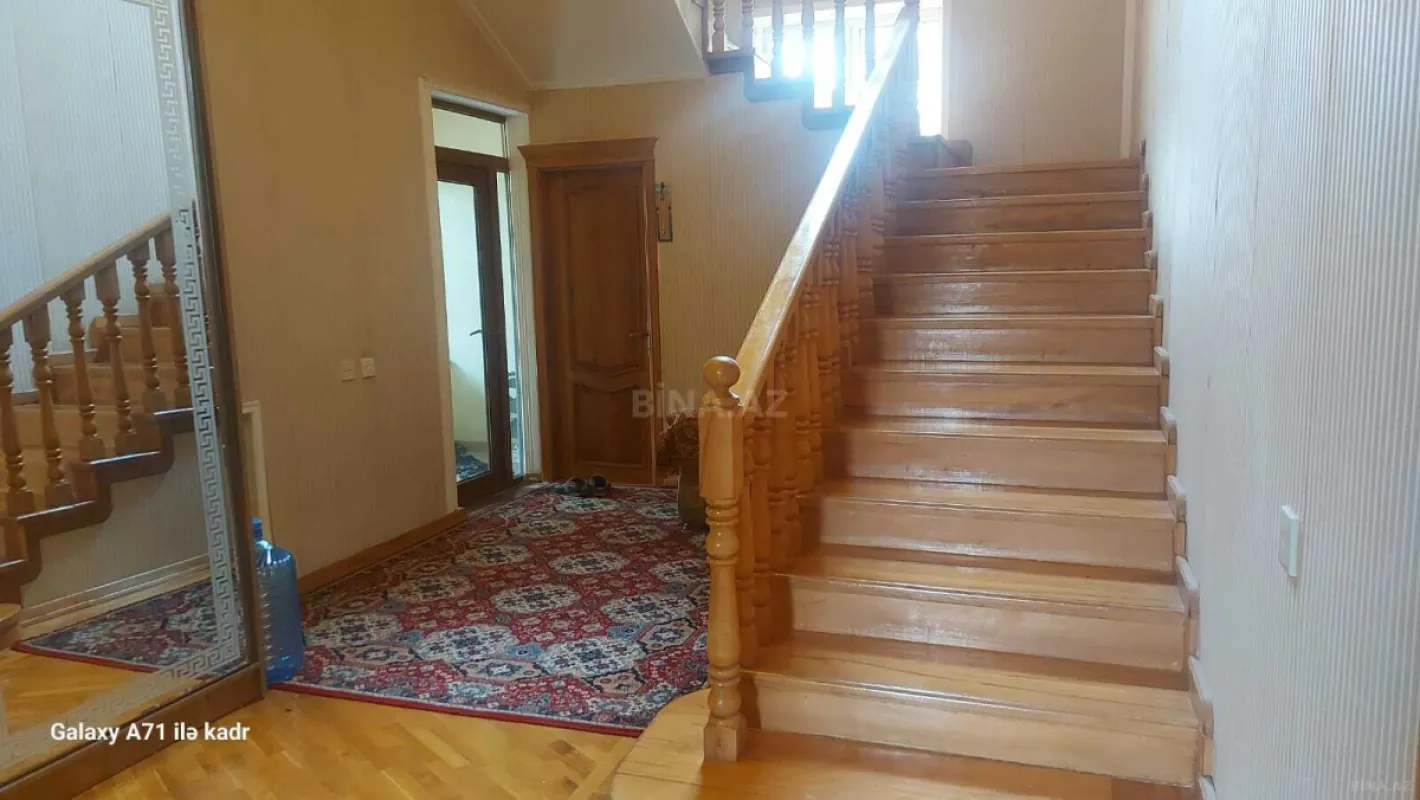 Satılır 7 otaqlı həyət evi 350 m²