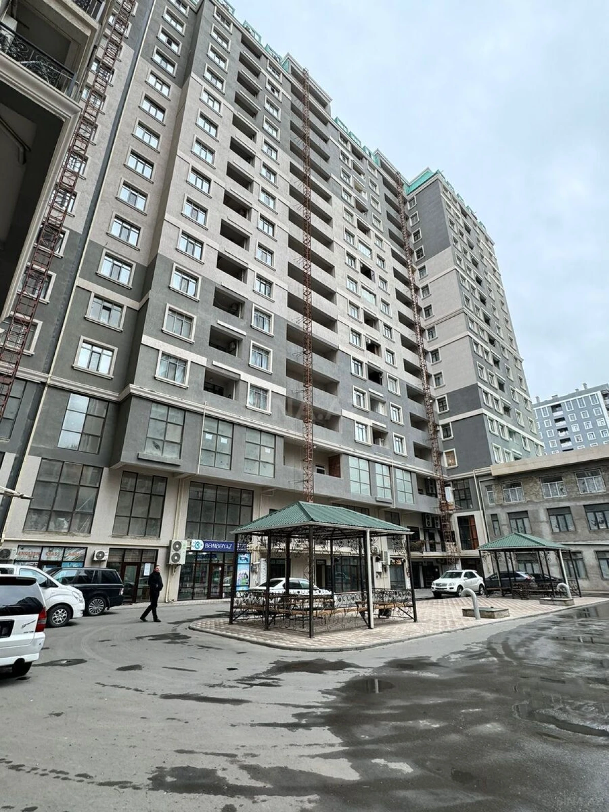 Satılır 3 otaqlı mənzil 125 m²