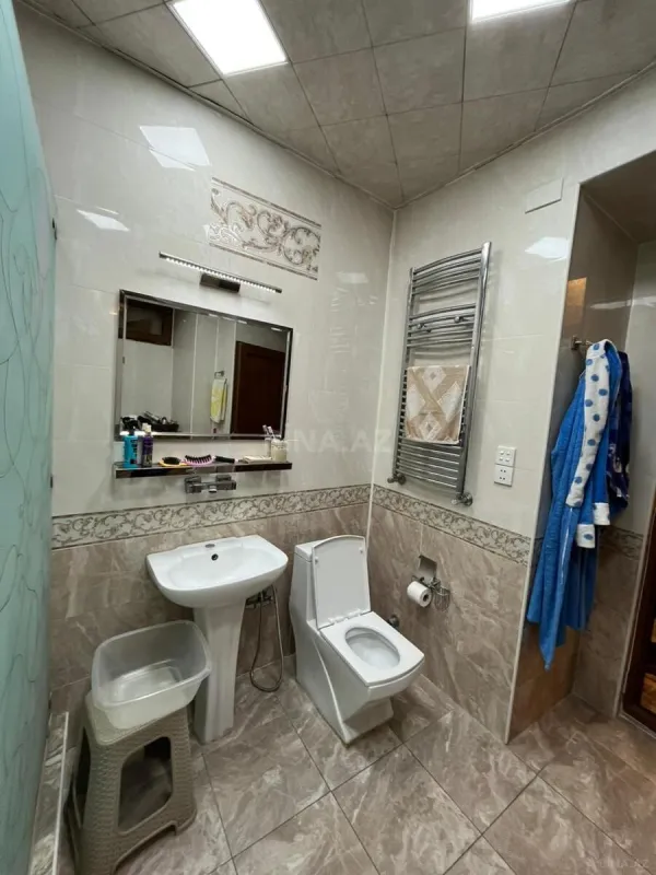 Satılır 6 otaqlı mənzil 250 m²