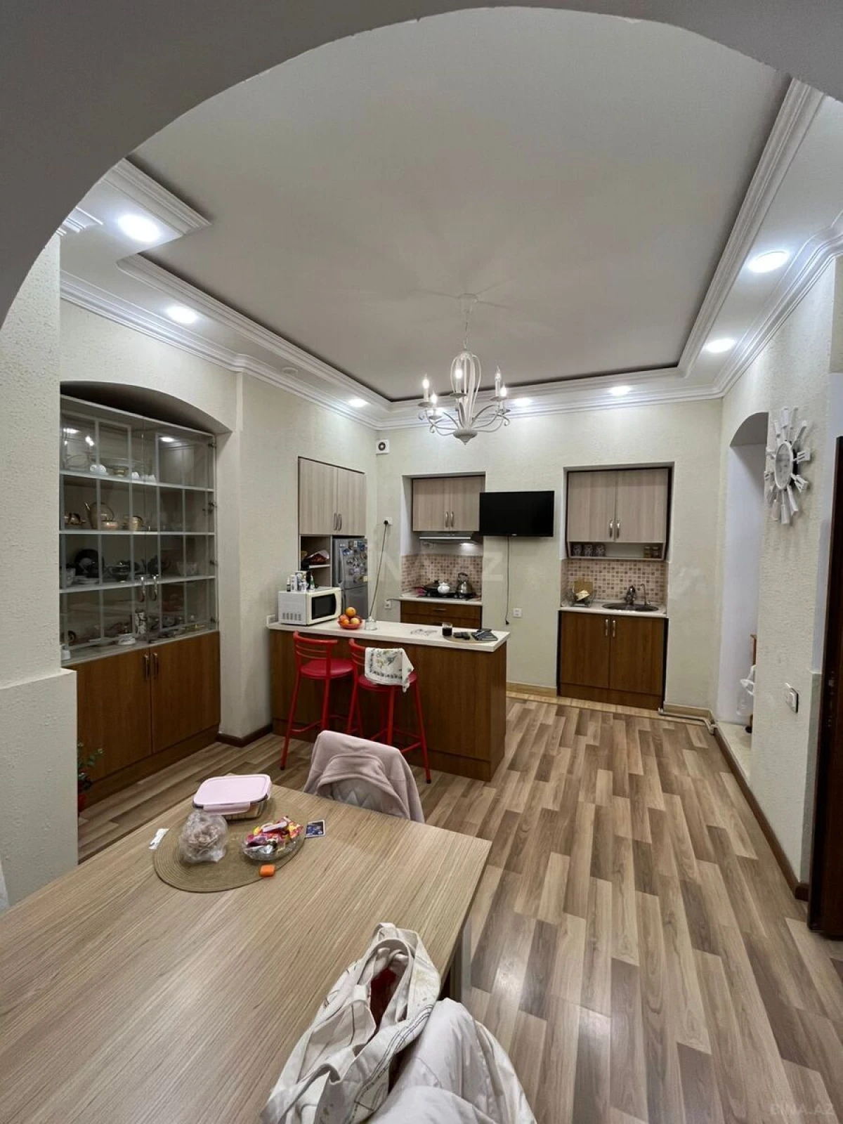 Satılır 6 otaqlı mənzil 250 m²
