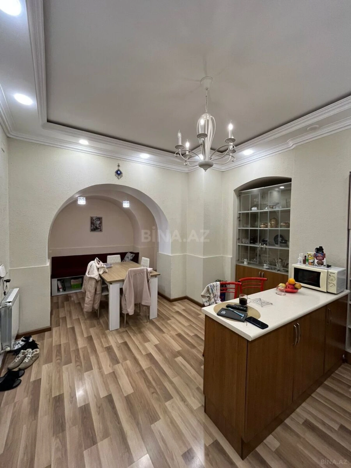 Satılır 6 otaqlı mənzil 250 m²