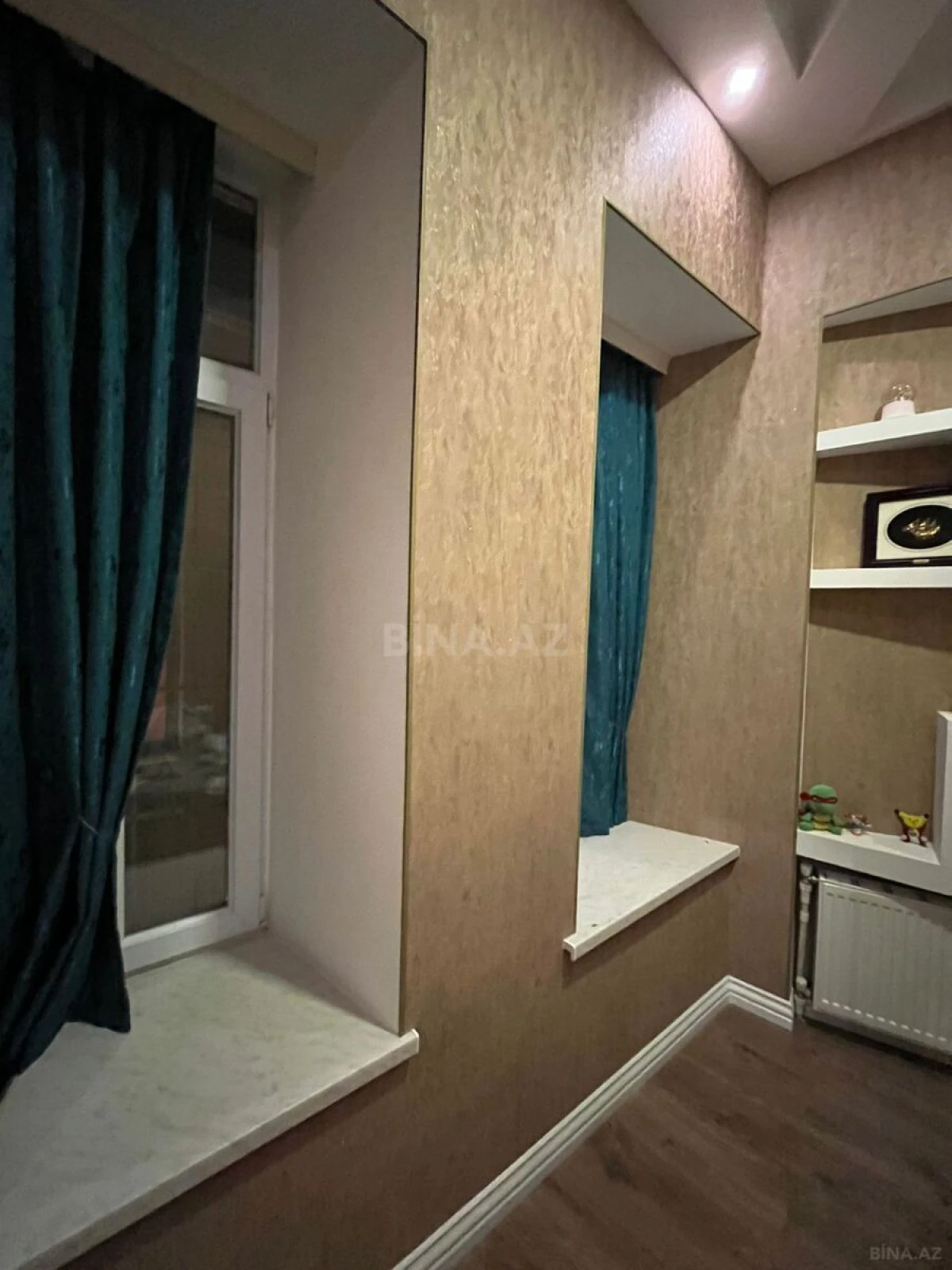Satılır 6 otaqlı mənzil 250 m²