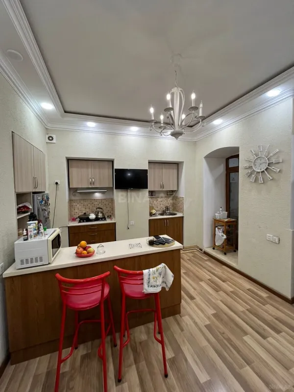 Satılır 6 otaqlı mənzil 250 m²