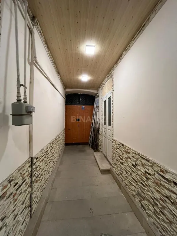 Satılır 6 otaqlı mənzil 250 m²
