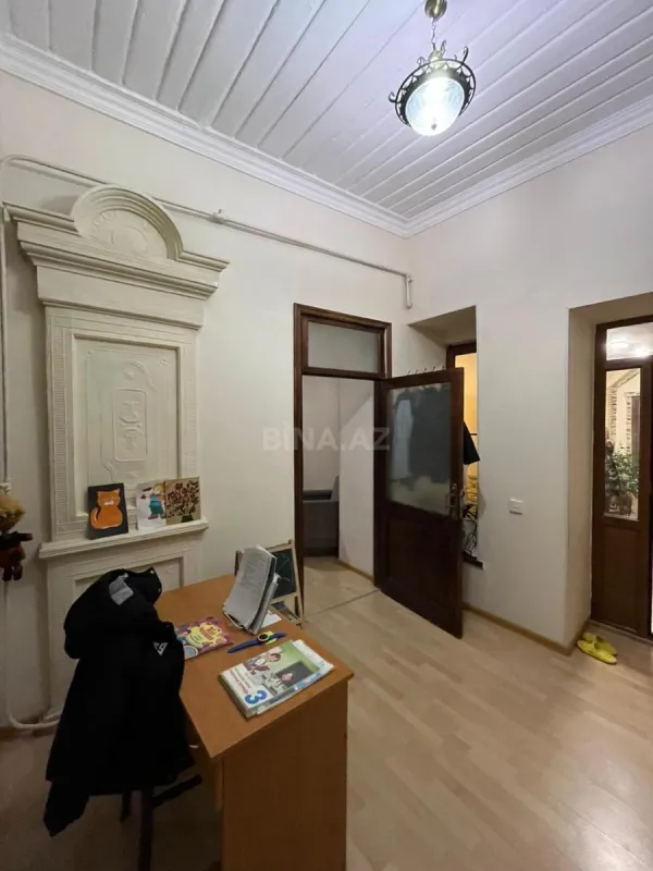 Satılır 6 otaqlı mənzil 250 m²