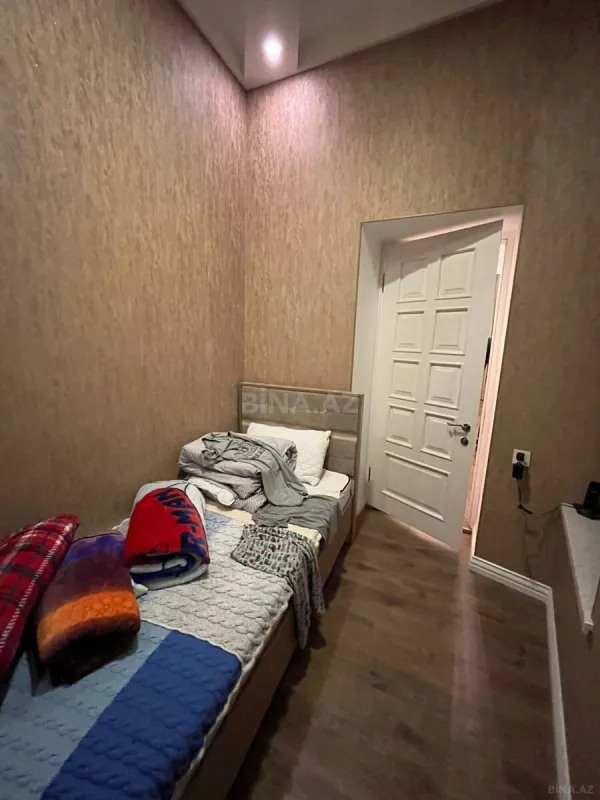 Satılır 6 otaqlı mənzil 250 m²