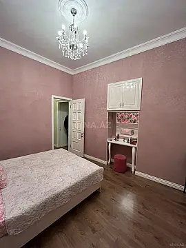 Satılır 6 otaqlı mənzil 250 m²