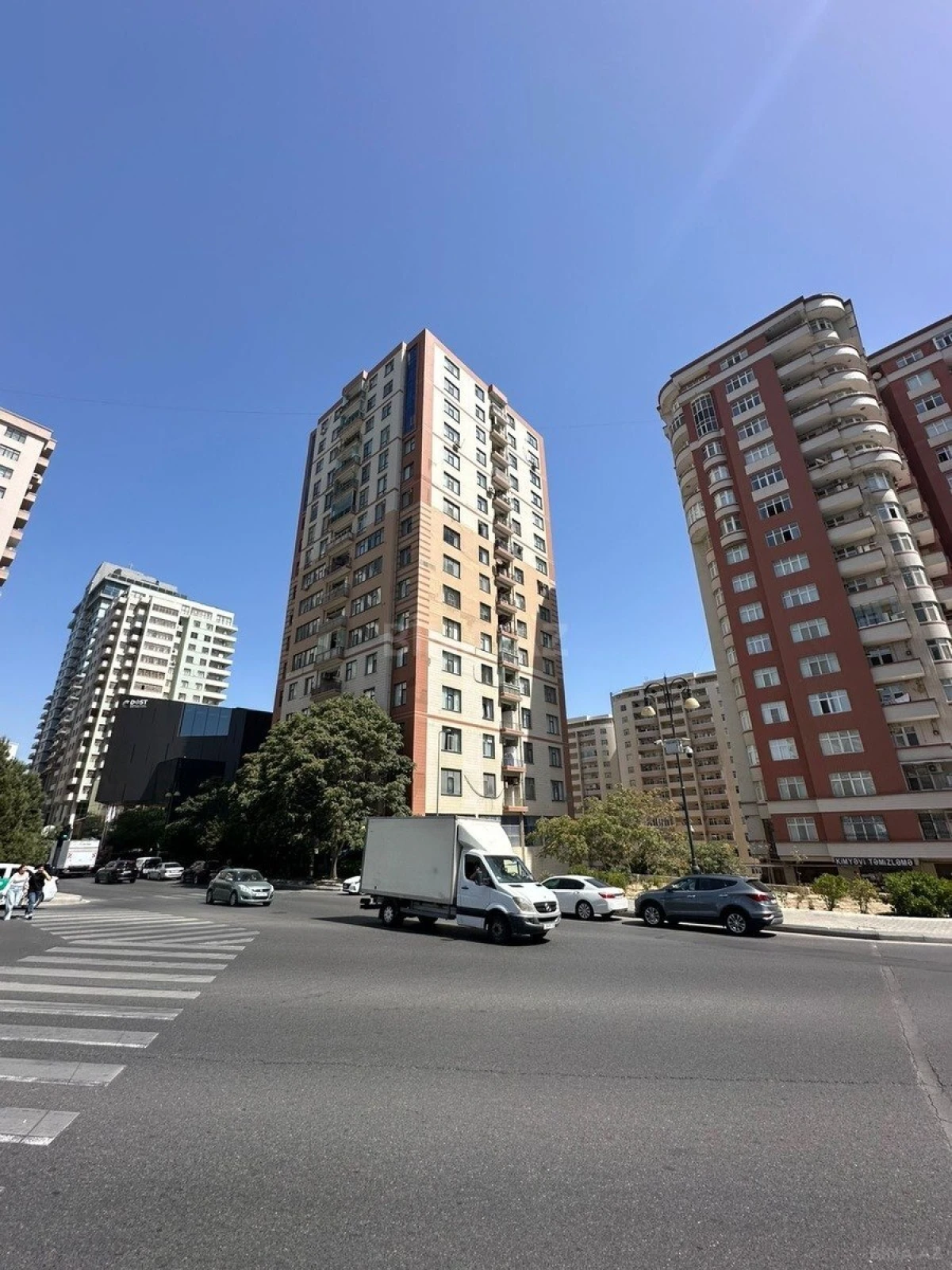 Satılır 4 otaqlı mənzil 181 m²