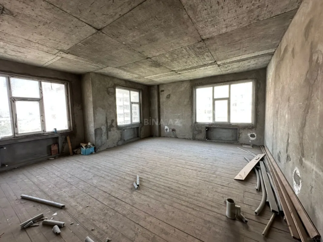 Satılır 4 otaqlı mənzil 181 m²