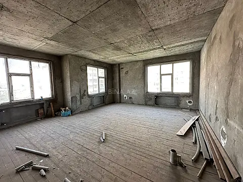 Satılır 4 otaqlı mənzil 181 m²