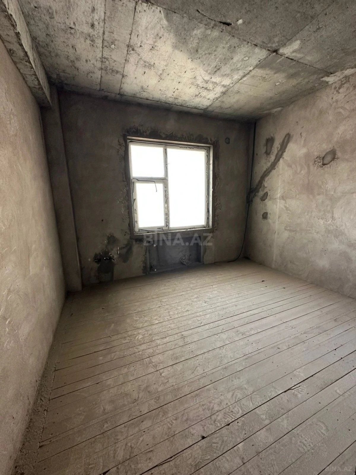 Satılır 4 otaqlı mənzil 181 m²