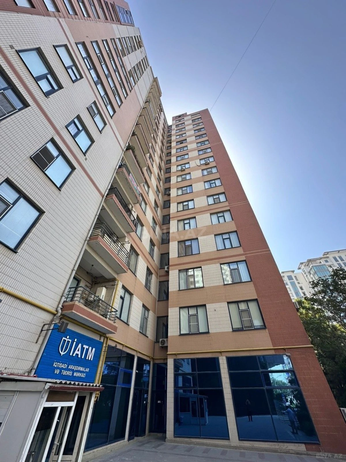 Satılır 4 otaqlı mənzil 181 m²