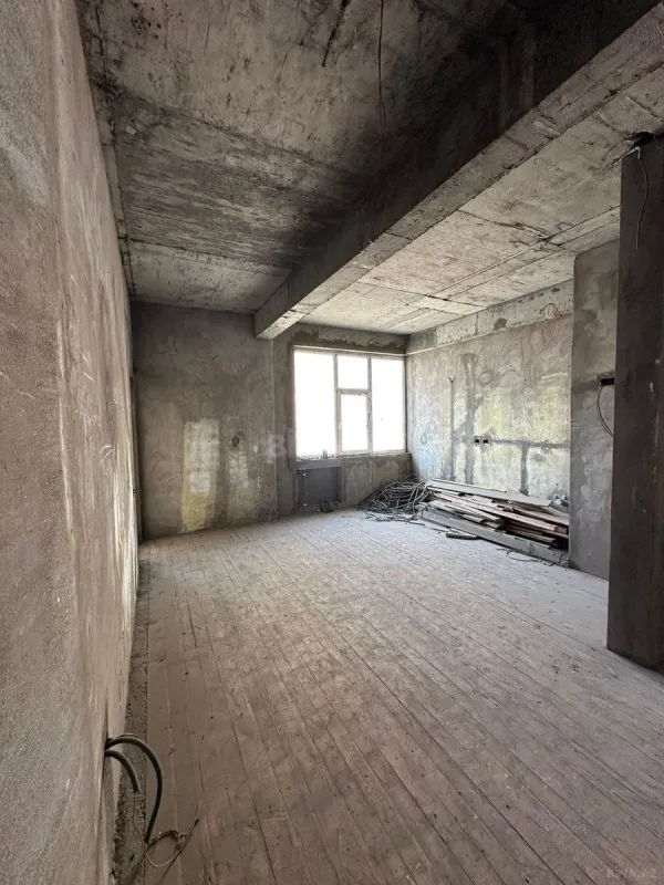 Satılır 4 otaqlı mənzil 181 m²