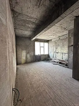 Satılır 4 otaqlı mənzil 181 m²